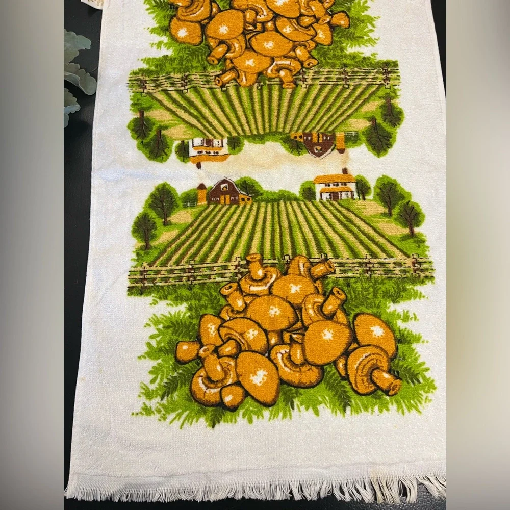 NOS Vintage 70s Mid Century Modern‎ Mushroom Plantation Farm Kitchen Towel As Is